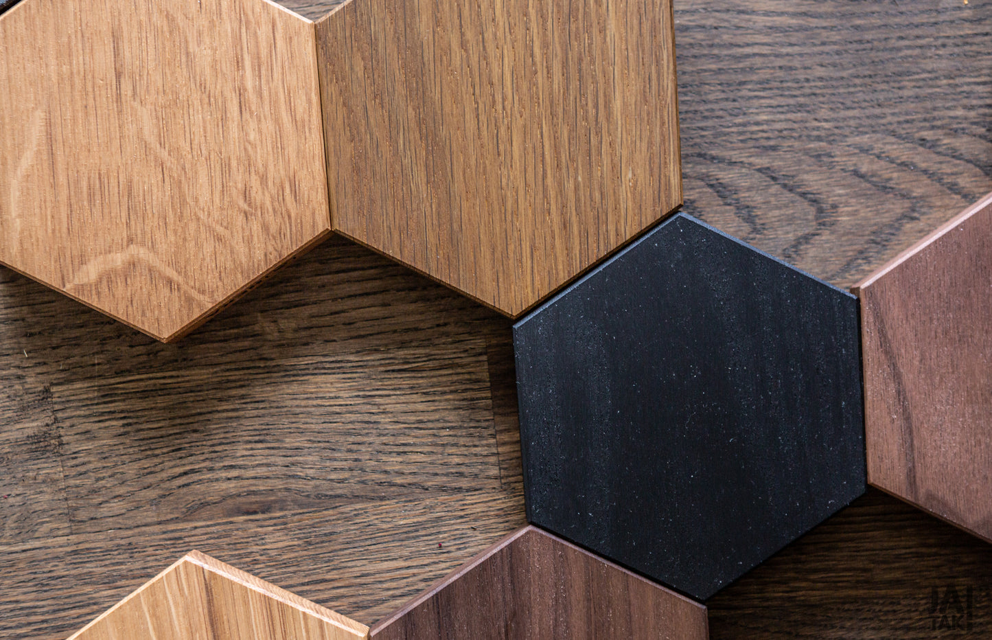HEXA Walnut